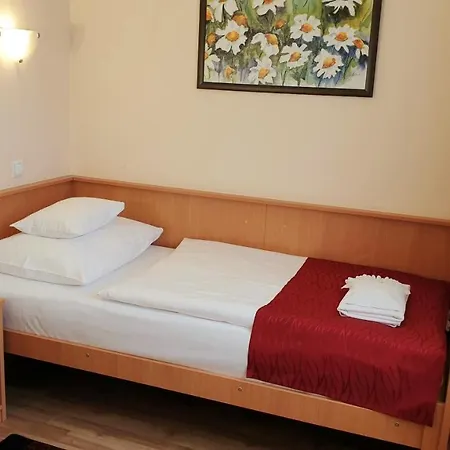 Diana Club فندق بودابست